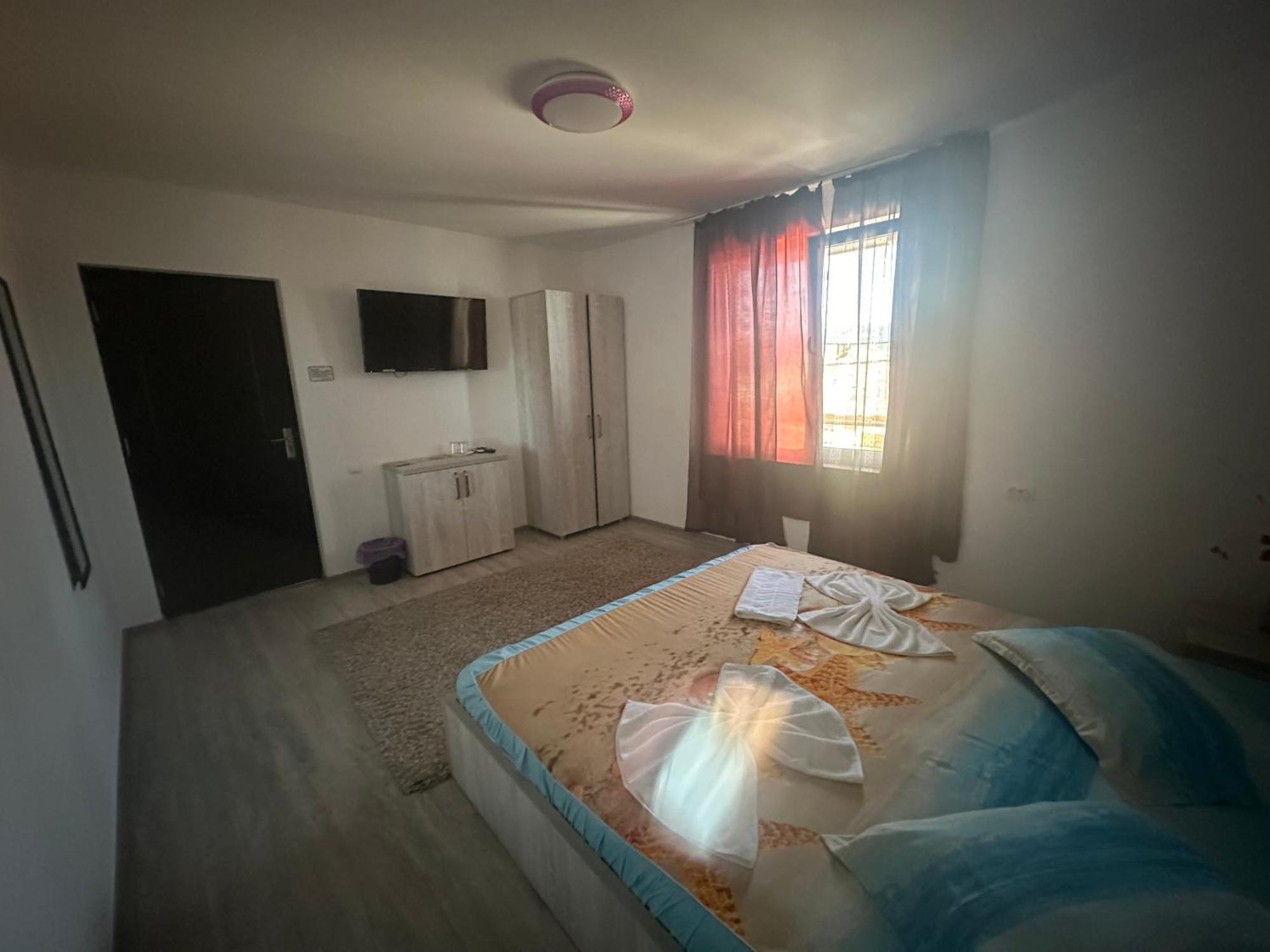 Casa Clau Hotel Orsova Ngoại thất bức ảnh