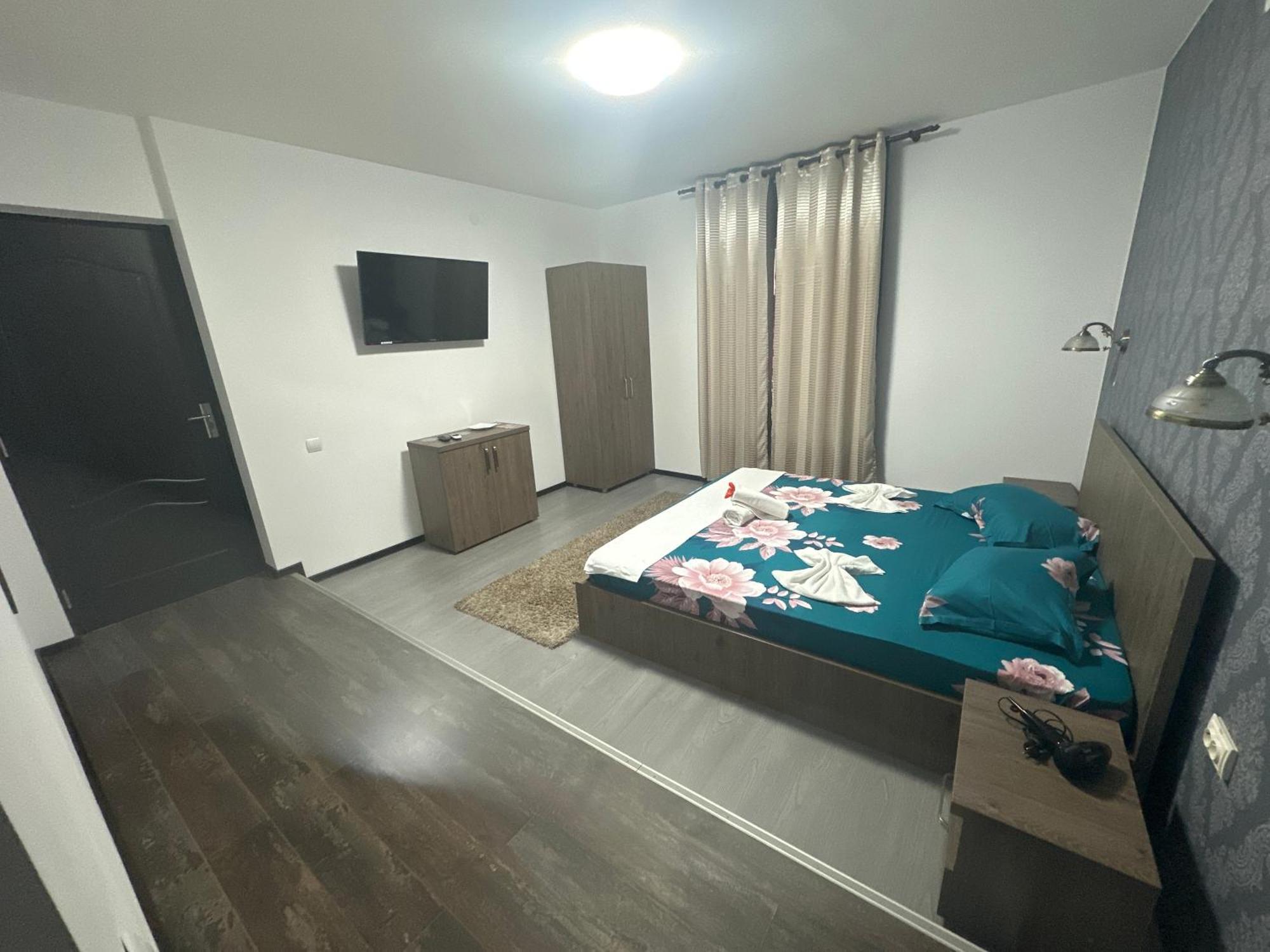 Casa Clau Hotel Orsova Ngoại thất bức ảnh
