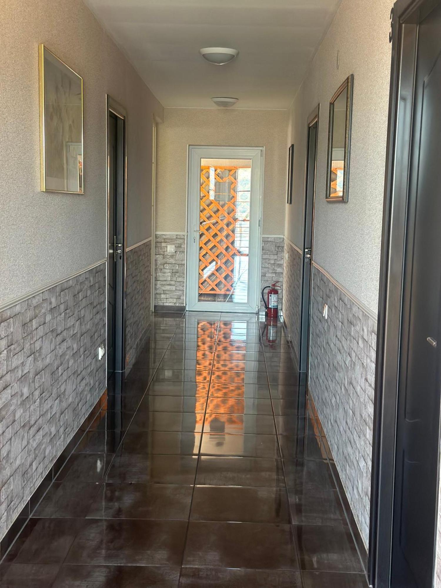 Casa Clau Hotel Orsova Ngoại thất bức ảnh